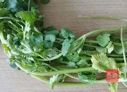 芫荽爆里脊的做法图解1