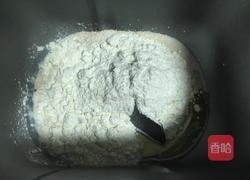 虾仁培根披萨的做法图解2