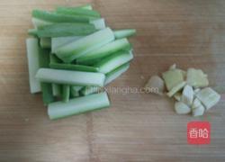 番茄角瓜虾仁的做法图解2