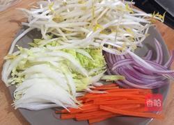 炒面条的做法图解1