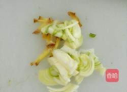 芹菜炒鸡蛋的做法图解3