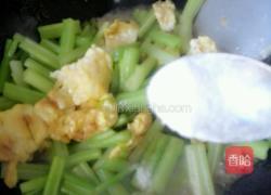 芹菜炒鸡蛋的做法图解9