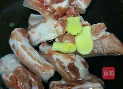 五香孜然排骨的做法图解1