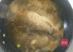 鲫鱼炖豆腐粉条的做法图解4