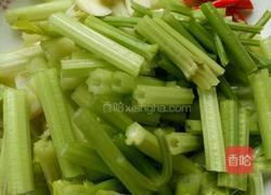 芹菜香干的做法图解2