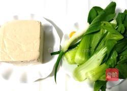 油菜豆腐炒肉的做法图解1