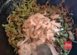青椒榨菜肉丝面的做法图解3