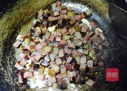 豌豆焖腊肉的做法图解2
