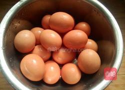 卤五香茶叶蛋的做法图解1