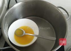 樱花酸奶慕斯蛋糕的做法图解2