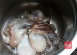 西芹炒章鱼的做法图解1