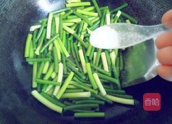 蒜苔炒鸡蛋的做法图解5