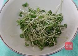 凉拌豆苗的做法图解2