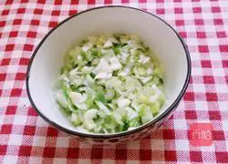 Illustration of how to make scallion pancake 3