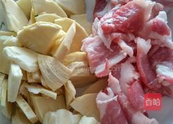 花肉炒竹笋的做法图解1