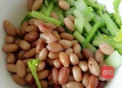 凉拌芹菜花生米的做法图解3