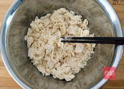 猪肉芹菜大葱馅煎饺的做法图解2