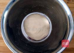 猪肉芹菜大葱馅煎饺的做法图解3