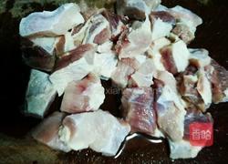 白萝卜炖牛腩的做法图解2