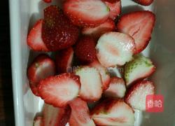 糖腌草莓的做法图解2