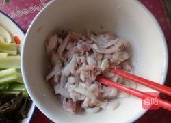 芹菜炒肉丝的做法图解2