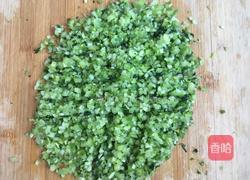 猪肉芹菜饺子的做法图解1