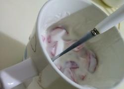 草莓粒酸奶