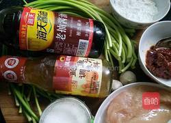 蒜薹鸡肉丝的做法图解1