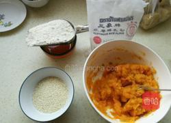 芝麻地瓜糯米饼的做法图解1