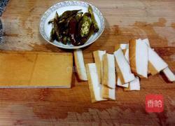 蒲海椒炒豆干的做法图解1