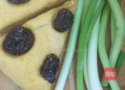 炒黄金发糕的做法图解1