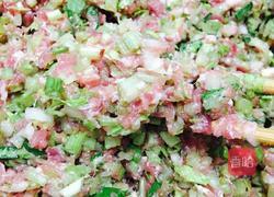 抱蛋煎芹菜猪肉饺的做法图解1