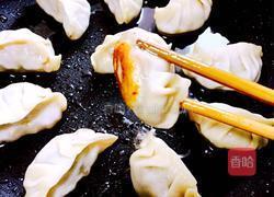 抱蛋煎芹菜猪肉饺的做法图解9