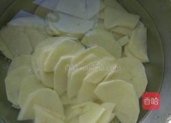 土豆片炒胡萝卜的做法图解1