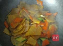 土豆片炒胡萝卜的做法图解5