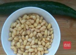 黄瓜炒豆的做法图解1