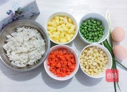 菠萝炒饭的做法图解1