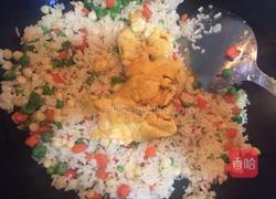 菠萝炒饭的做法图解5