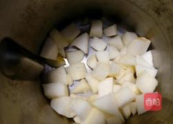 鲜榨冰糖雪梨汁的做法图解3