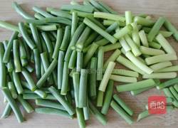 蒜薹辣炒腊肉的做法图解2