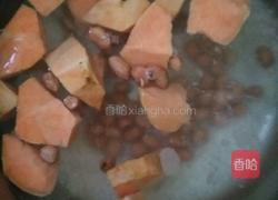 花生红薯粥的做法图解2