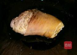 卤肘子的做法图解7