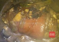 卤肘子的做法图解11