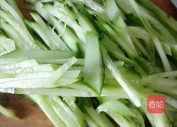 红油金针菇拌黄瓜的做法图解1
