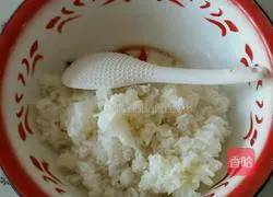 Illustration of how to make egg fried rice 1