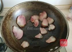 萝卜干炒腊肉的做法图解3