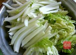 白菜丸子汤的做法图解1