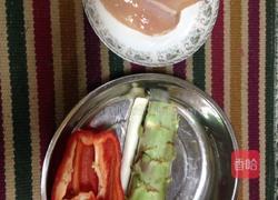 青笋鸡肉丁的做法图解1