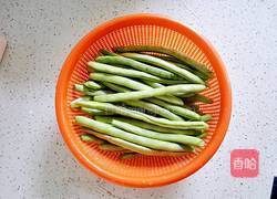 四季豆烧肉的做法图解1