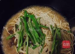 尖椒肥肠面的做法图解6